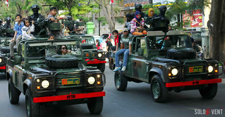 MERIAHKAN HUT KE-70 TNI, SOLO PARAGON MALL GELAR TNI MILITARY FESTIVAL