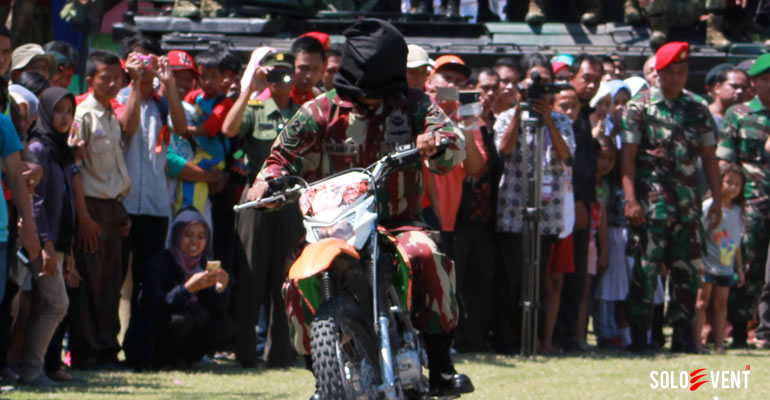 TNI-UNS MILITARY FESTIVAL 2016 PAMERKAN ALUTSISTA DAN KEHEBATAN PRAJURIT TNI PART 2