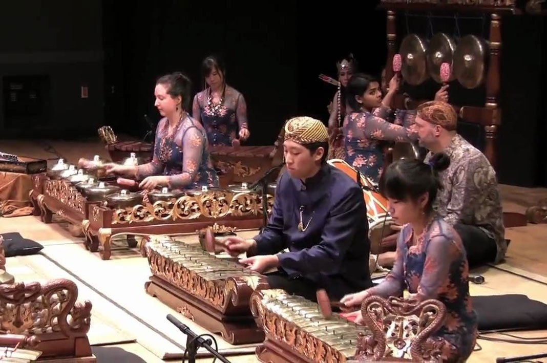 Gamelan berasal dari