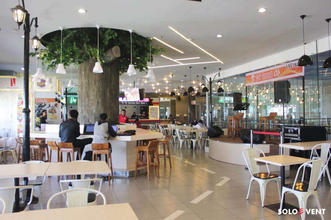 So Grand Cafe: Hangout at Solo Grand Mall