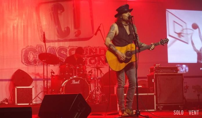 BAK KOBOI, MIKE TRAMP ENJOY KONSER DI SOLO__