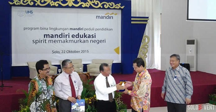 MANDIRI MENYALURKAN DANA SERATUS JUTA KEPADA UNS DI HARI JADINYA YANG KE-17