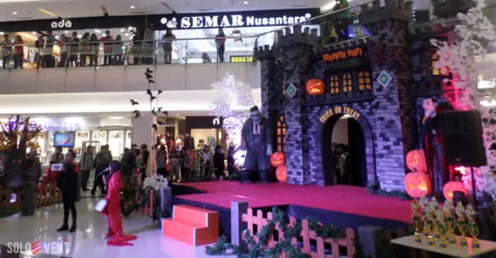 HALLOWEEN PARTY DI HARTONO MALL TAK HANYA MENGHADIRKAN KOSTUM MENAKUTKAN