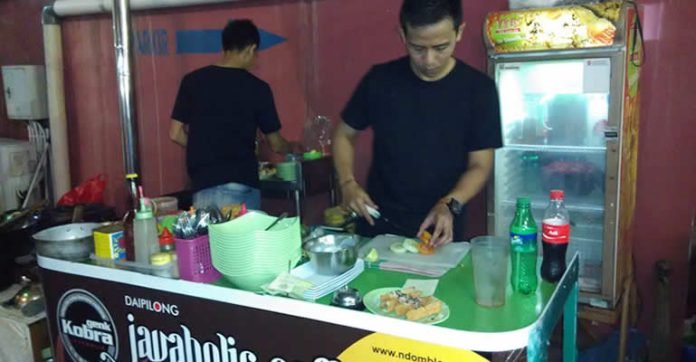 KEDAI KOPI NDOMBLONG RAMAIKAN PASAR MALEM PGS