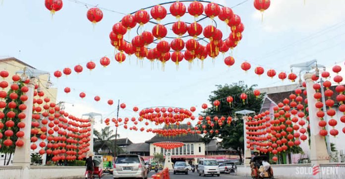 RIBUAN LAMPION PASAR GEDE HIASI LANGIT KOTA SOLO