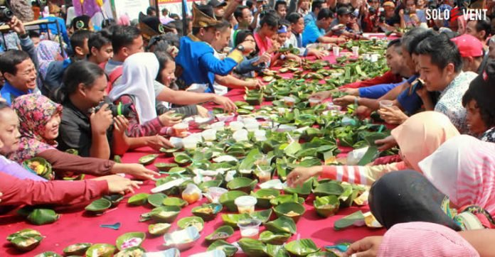 KURANG DARI 15 MENIT, RIBUAN JENANG GRATIS LUDES