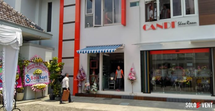 CANDI SHOWROOM, EDUKASI CUSTOMER DALAM PEMASANGAN FURNITURE
