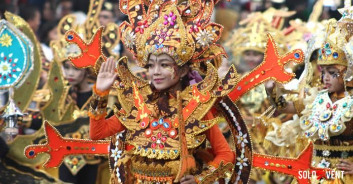 WARNA-WARNI KOSTUM SOLO BATIK CARNIVAL 9 HIASI JALANAN KOTA SOLO PART 2