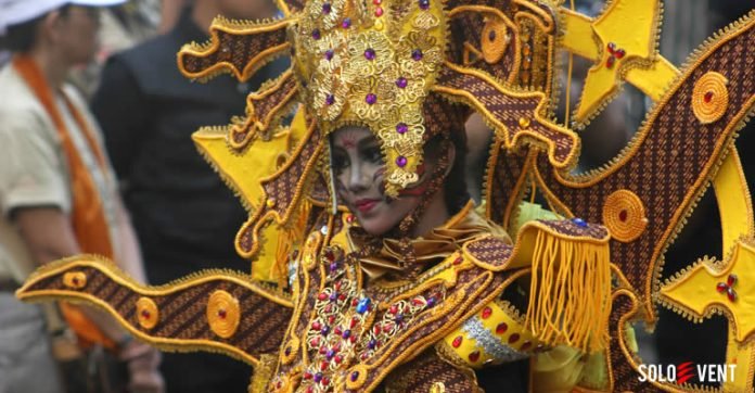 WARNA-WARNI KOSTUM SOLO BATIK CARNIVAL 9 HIASI JALANAN KOTA SOLO PART 3