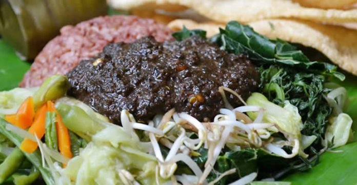 NIKMATNYA SAMBAL WIJEN KHAS PECEL MENANGAN